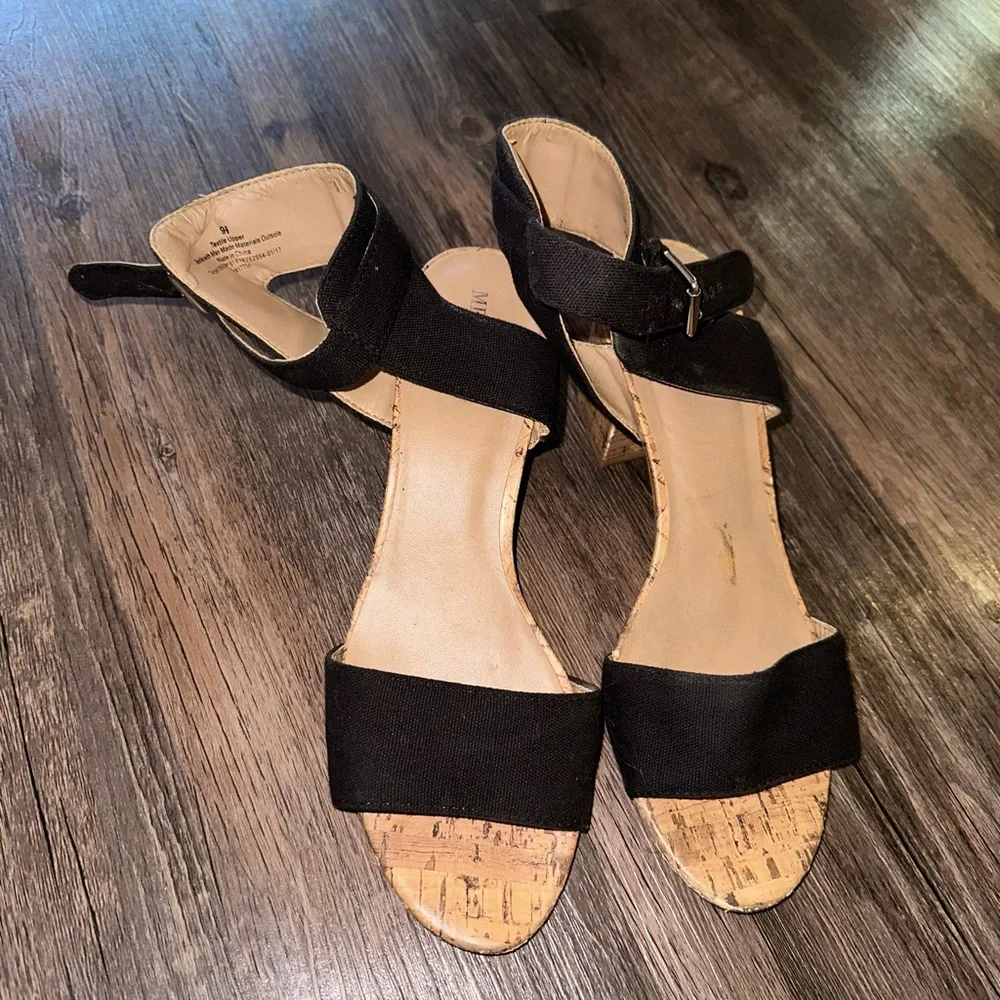 Merona Black and Tan Heels size 9 1/2